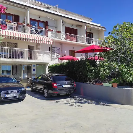 Apartmani Rukavina Rab Town Exterior photo